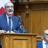 Le conseiller fédéral Guy Parmelin a été longuement questionné lors de la session extraordinaire sur Gaza. KEYSTONE/PETER SCHNEIDER